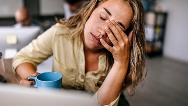 Zu wenig trinken: Dauerhafter Flüssigkeitsmangel verschärft Stresssymptome