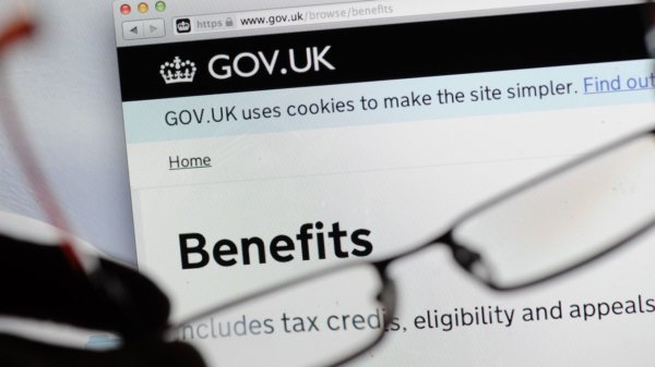 Reform vows to beat benefit cheats with AI to save taxpayers billions