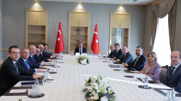 CumhurbaÅkanlÄ±ÄÄ± Ekonomi PolitikalarÄ± Kurulu KÃ1⁄4lliye'de toplandÄ±
