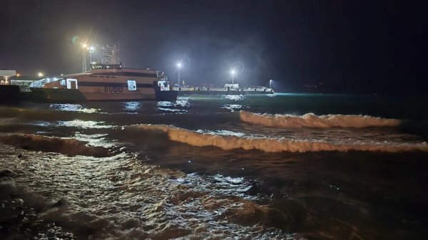 Fırtına ve sağanak yağış deniz ulaşımını vurdu! BUDO 8 seferi iptal etti