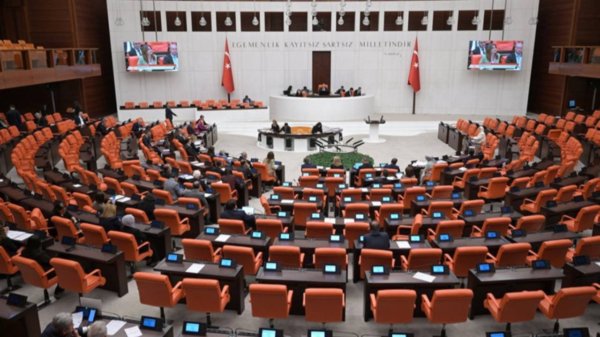 Meclis’te muhalefetin ‘fon krizi’ önergeleri AKP-MHP oylarıyla reddedildi