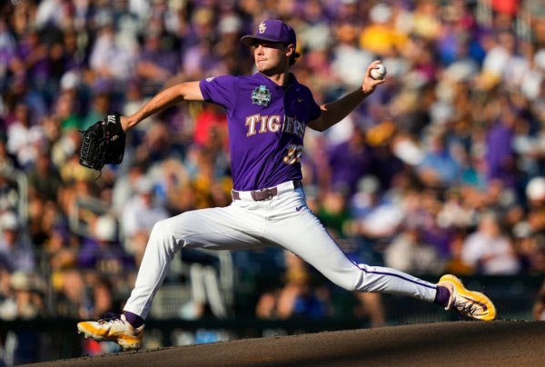 Kade Anderson delivering a high-velocity pitch on the mound for the Seattle Mariners